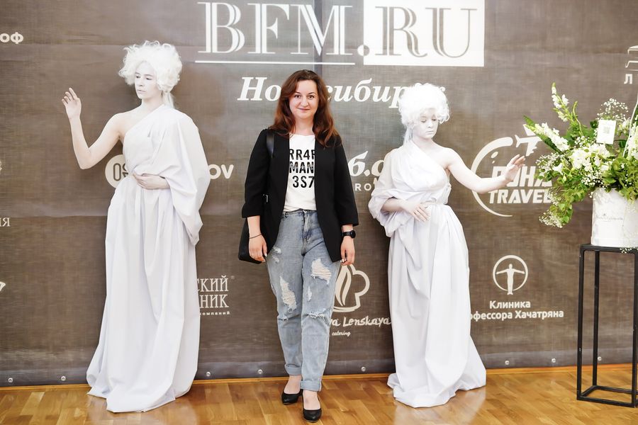 Фото Красная дорожка, джаз и ангелы: деловой портал BFM.ru в Новосибирске провёл для партнеров «Бизнес-вечер в музее» 56