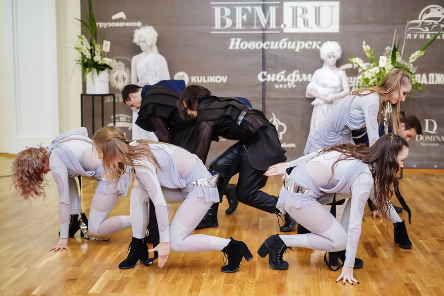 Фото Красная дорожка, джаз и ангелы: деловой портал BFM.ru в Новосибирске провёл для партнеров «Бизнес-вечер в музее» 59