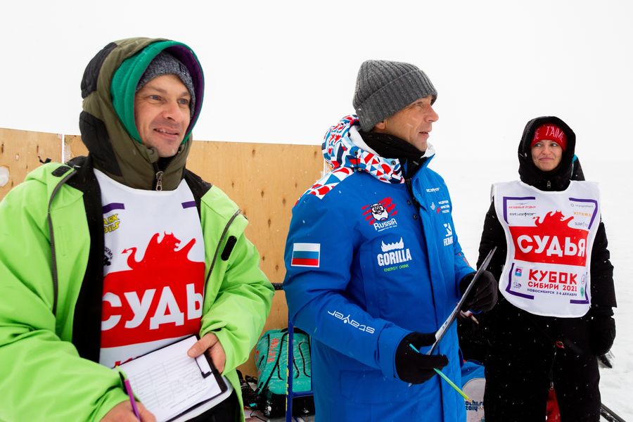 Фото Под парусом: российские сноукайтеры и виндсёрферы оценили лёд Оби в Новосибирске 4