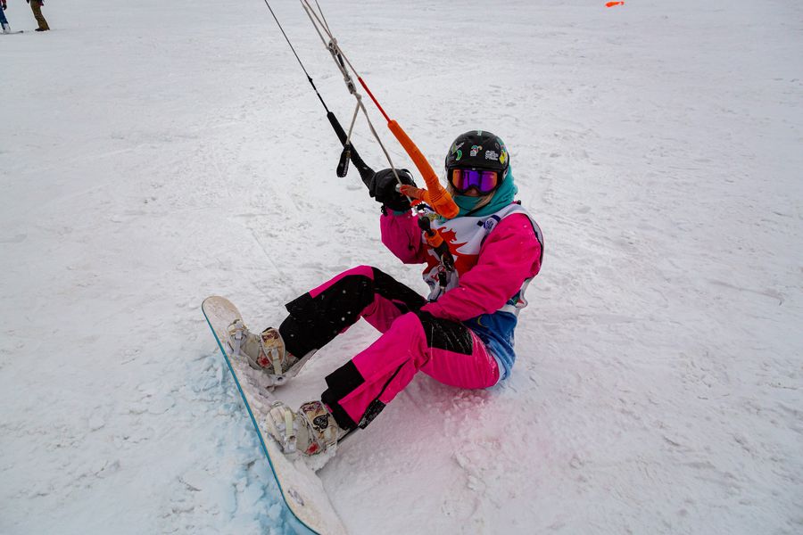 Фото Под парусом: российские сноукайтеры и виндсёрферы оценили лёд Оби в Новосибирске 37