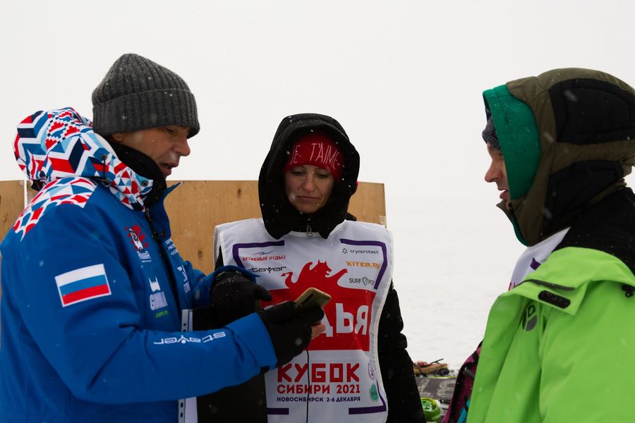 Фото Под парусом: российские сноукайтеры и виндсёрферы оценили лёд Оби в Новосибирске 24