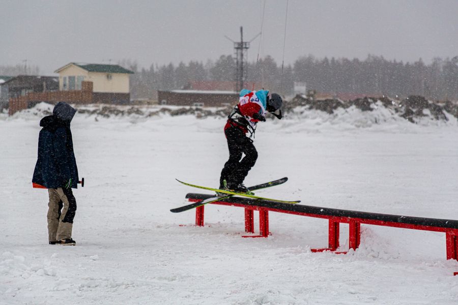 Фото Под парусом: российские сноукайтеры и виндсёрферы оценили лёд Оби в Новосибирске 25