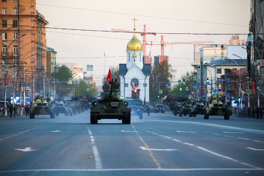 Фото Первым шёл танк Т-34: в Новосибирске прошла репетиция Парада Победы 3