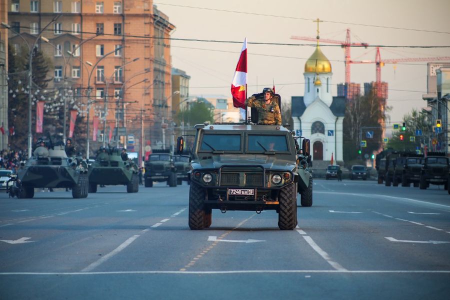 Фото Первым шёл танк Т-34: в Новосибирске прошла репетиция Парада Победы 6