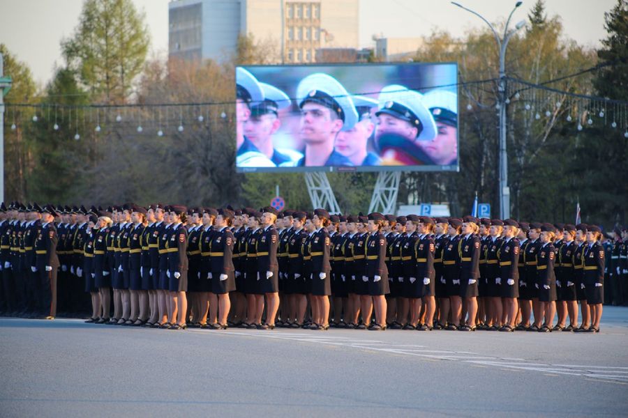 Фото Первым шёл танк Т-34: в Новосибирске прошла репетиция Парада Победы 10