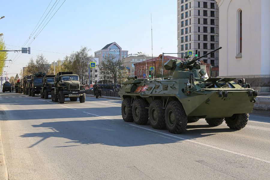 Фото Первым шёл танк Т-34: в Новосибирске прошла репетиция Парада Победы 16
