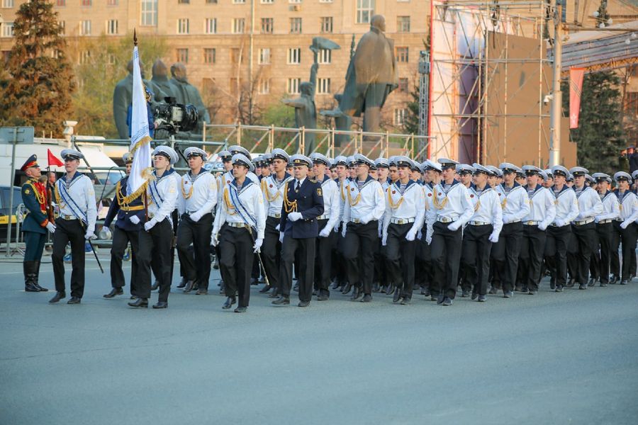Фото Первым шёл танк Т-34: в Новосибирске прошла репетиция Парада Победы 19