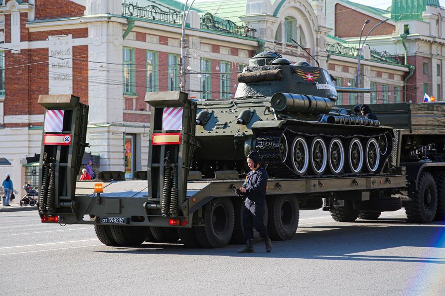 Фото Первым шёл танк Т-34: в Новосибирске прошла репетиция Парада Победы 38