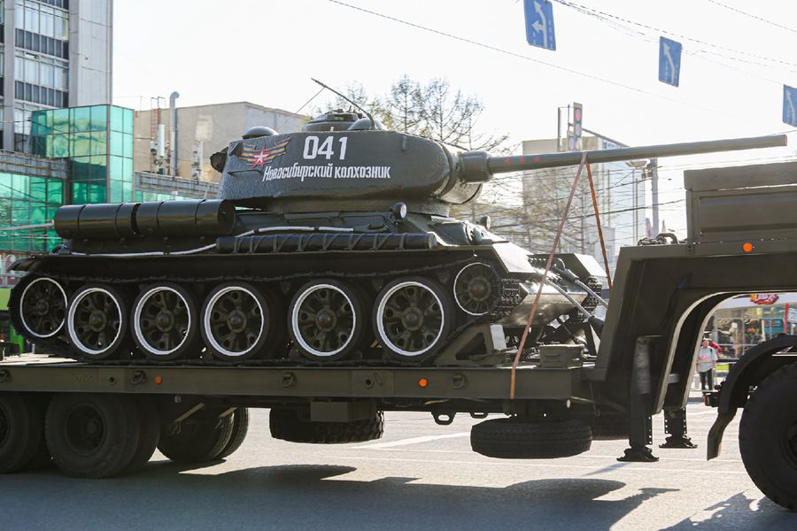 Фото Первым шёл танк Т-34: в Новосибирске прошла репетиция Парада Победы 49