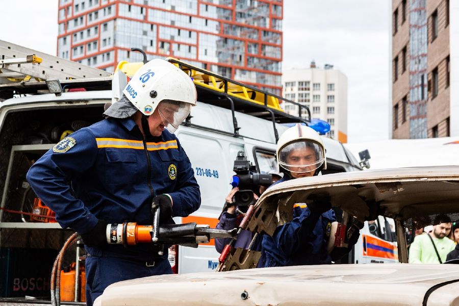 Фото На 26-й этаж в полной экипировке: в Новосибирске прошли соревнования пожарных 33