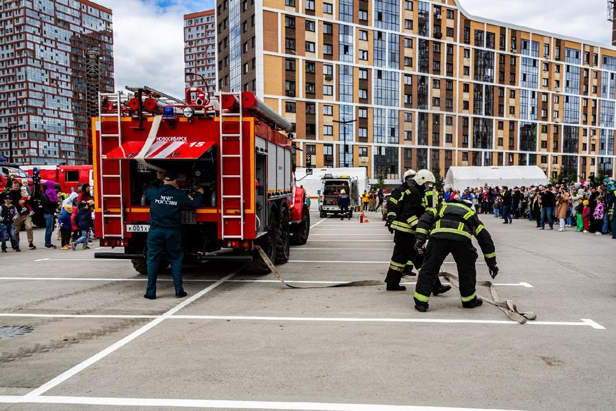 Фото На 26-й этаж в полной экипировке: в Новосибирске прошли соревнования пожарных 2