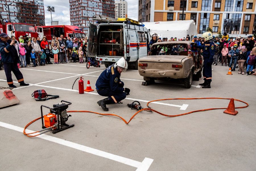 Фото На 26-й этаж в полной экипировке: в Новосибирске прошли соревнования пожарных 30