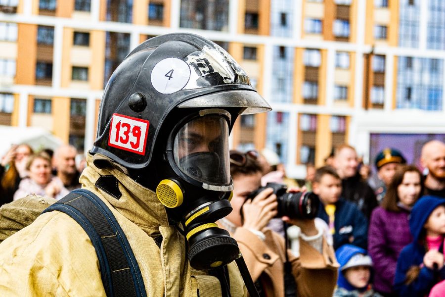 Фото На 26-й этаж в полной экипировке: в Новосибирске прошли соревнования пожарных 45