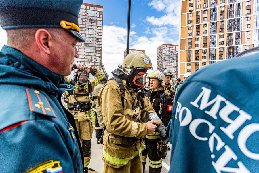 Фото На 26-й этаж в полной экипировке: в Новосибирске прошли соревнования пожарных 7