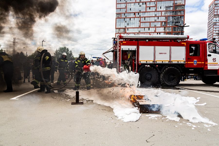 Фото На 26-й этаж в полной экипировке: в Новосибирске прошли соревнования пожарных 9