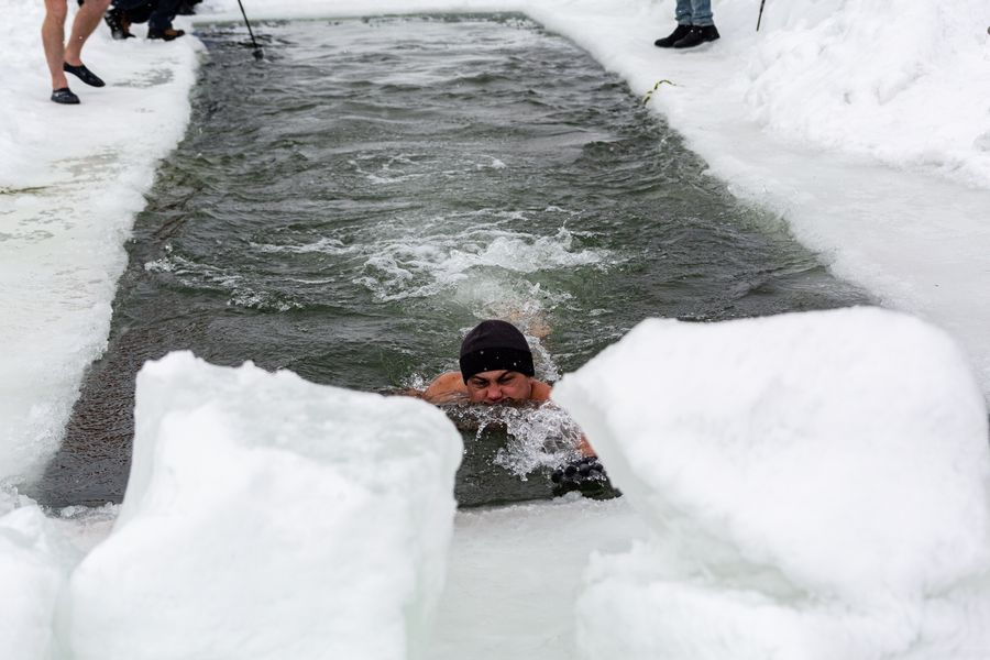 Фото Двенадцать с половиной метров холода: моржи Новосибирской области открыли сезон 25