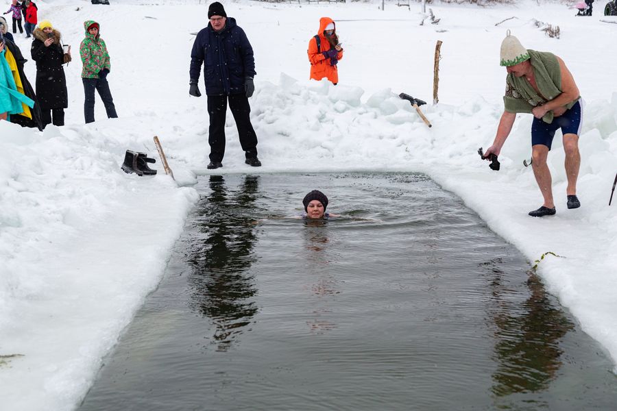 Фото Двенадцать с половиной метров холода: моржи Новосибирской области открыли сезон 12