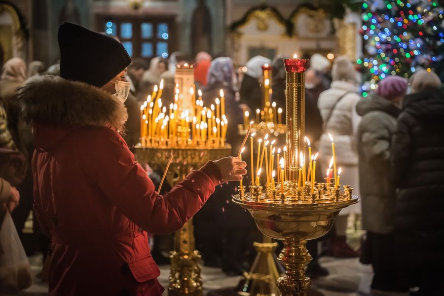 Фото Ярче дня: в Новосибирске прошла ночная служба в честь Рождества 10