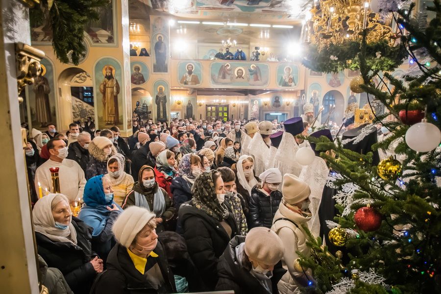 Фото Ярче дня: в Новосибирске прошла ночная служба в честь Рождества 80