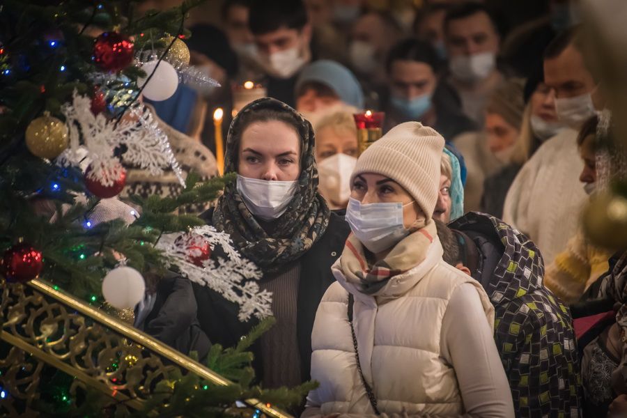 Фото Ярче дня: в Новосибирске прошла ночная служба в честь Рождества 106