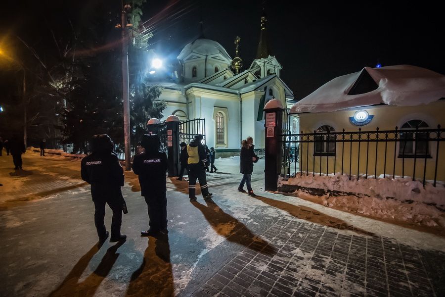 Фото Ярче дня: в Новосибирске прошла ночная служба в честь Рождества 117