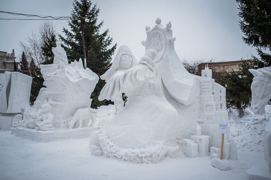 Фото «Мотивы Сибири»: в Новосибирске выбрали лучшую снежную скульптуру 5
