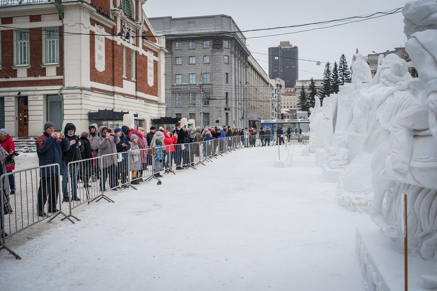 Фото «Мотивы Сибири»: в Новосибирске выбрали лучшую снежную скульптуру 6