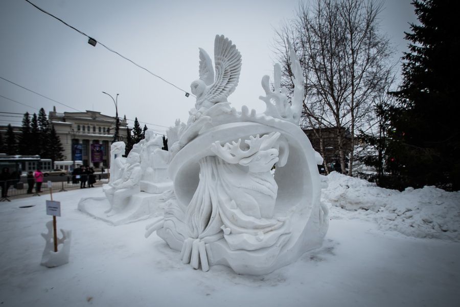 Фото «Мотивы Сибири»: в Новосибирске выбрали лучшую снежную скульптуру 23