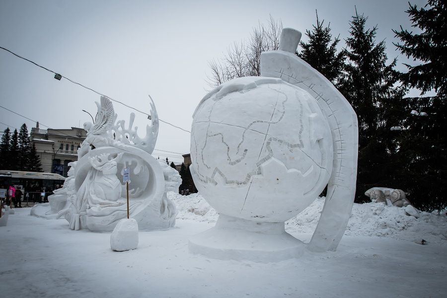 Фото «Мотивы Сибири»: в Новосибирске выбрали лучшую снежную скульптуру 25