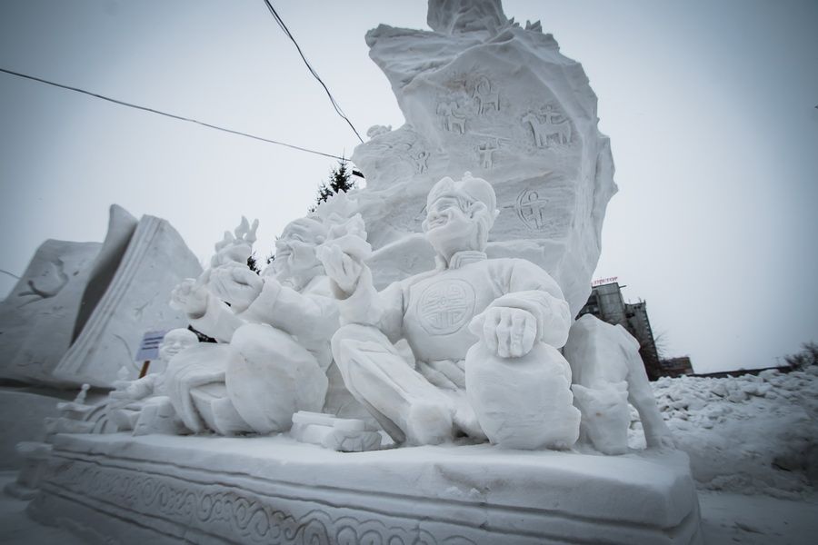 Фото «Мотивы Сибири»: в Новосибирске выбрали лучшую снежную скульптуру 27
