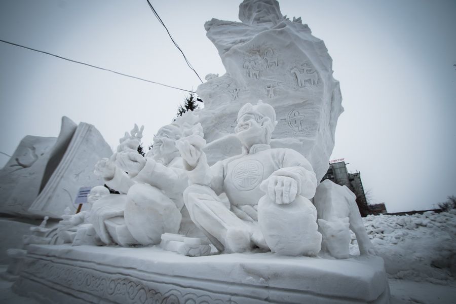 Фото «Мотивы Сибири»: в Новосибирске выбрали лучшую снежную скульптуру 28
