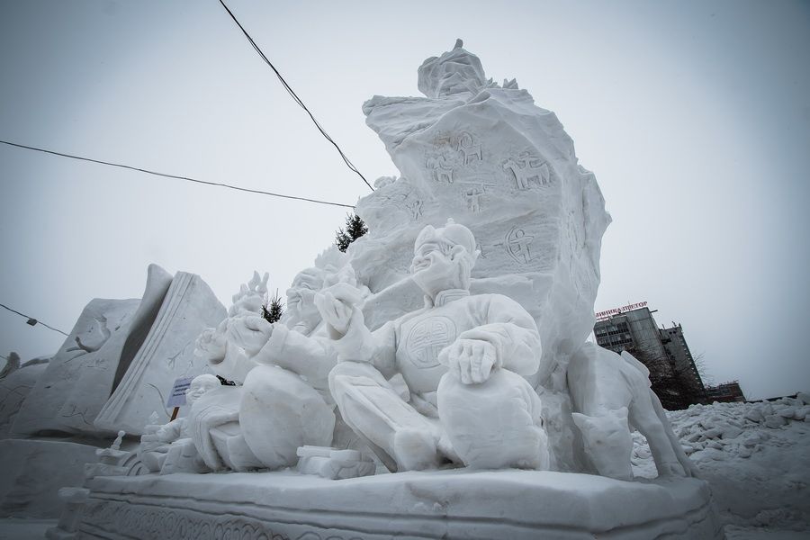 Фото «Мотивы Сибири»: в Новосибирске выбрали лучшую снежную скульптуру 29