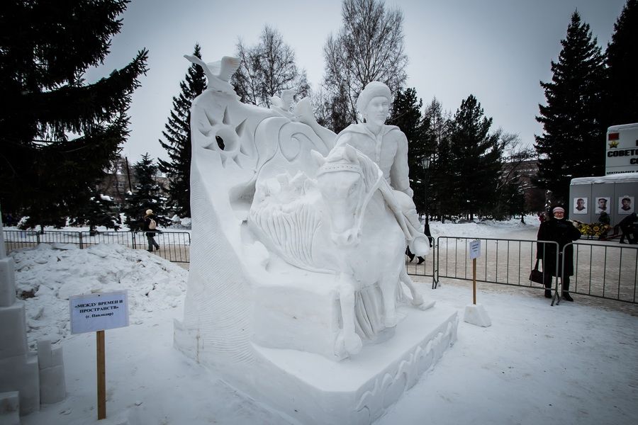 Фото «Мотивы Сибири»: в Новосибирске выбрали лучшую снежную скульптуру 31