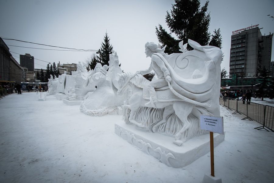 Фото «Мотивы Сибири»: в Новосибирске выбрали лучшую снежную скульптуру 32