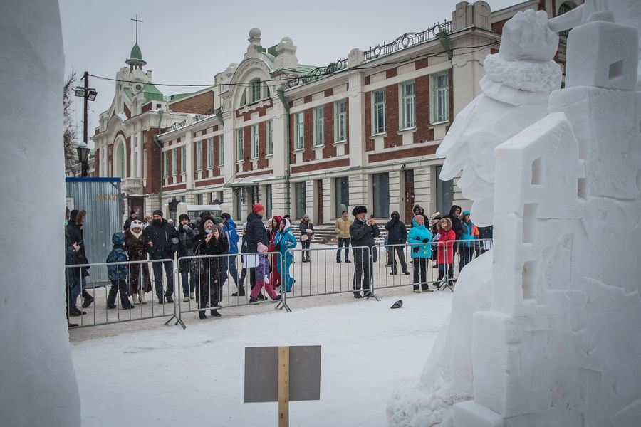 Фото «Мотивы Сибири»: в Новосибирске выбрали лучшую снежную скульптуру 33