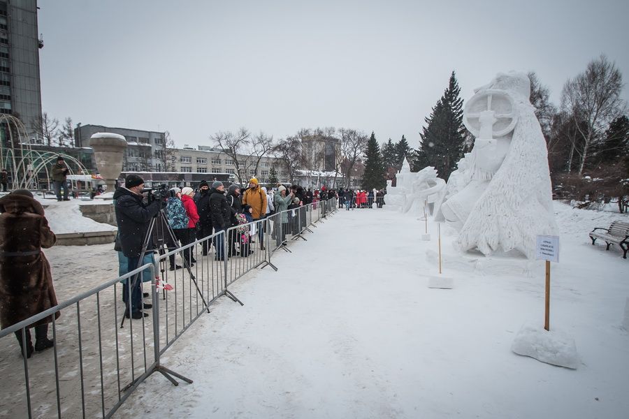 Фото «Мотивы Сибири»: в Новосибирске выбрали лучшую снежную скульптуру 35