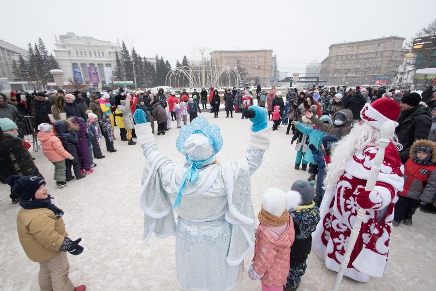 Фото «Мотивы Сибири»: в Новосибирске выбрали лучшую снежную скульптуру 41