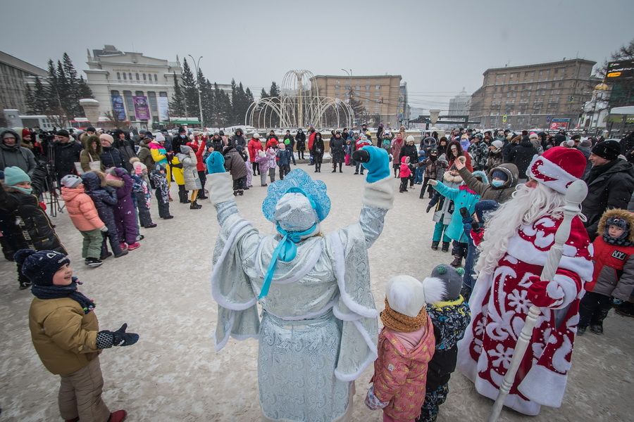 Фото «Мотивы Сибири»: в Новосибирске выбрали лучшую снежную скульптуру 42