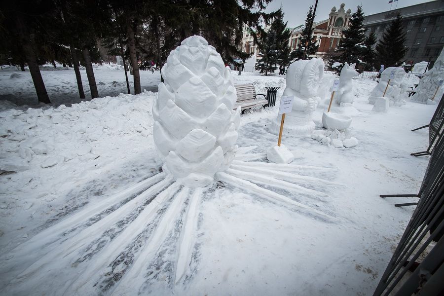 Фото «Мотивы Сибири»: в Новосибирске выбрали лучшую снежную скульптуру 43