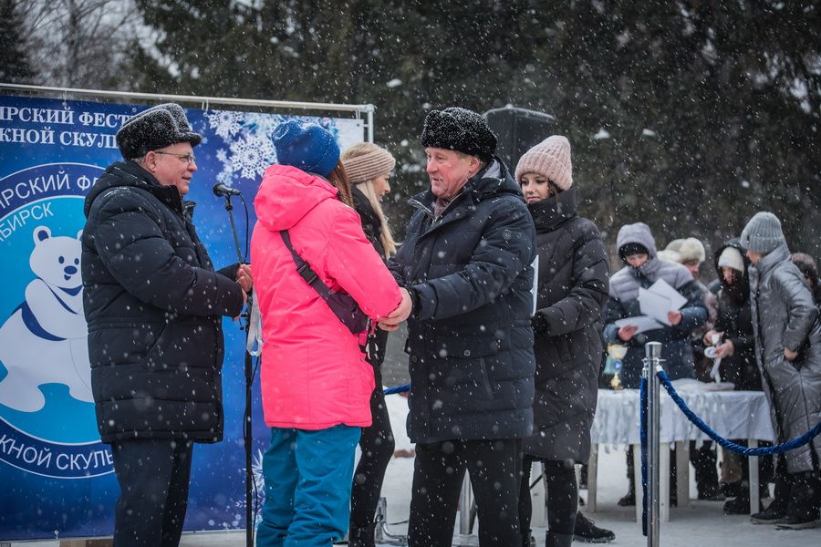 Фото «Мотивы Сибири»: в Новосибирске выбрали лучшую снежную скульптуру 95