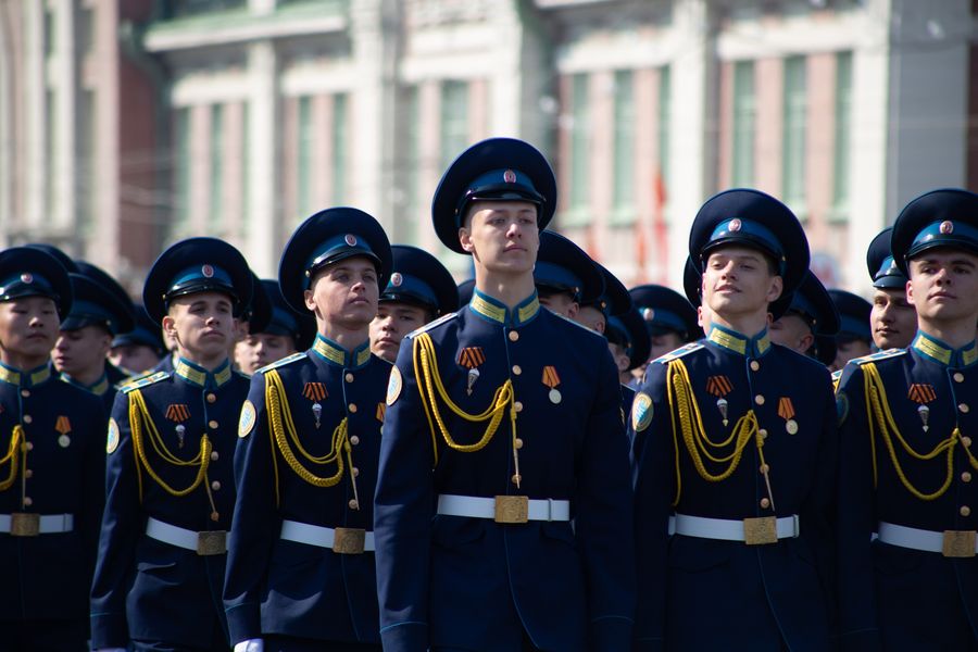 Фото «На пле-чо!»: Парад Победы прошёл в центре Новосибирска 9 мая 2