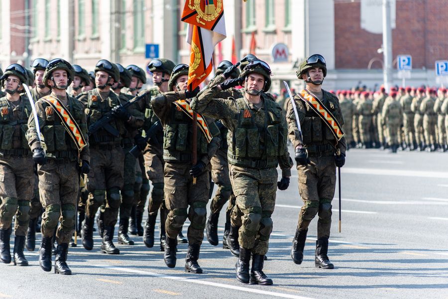Фото «На пле-чо!»: Парад Победы прошёл в центре Новосибирска 9 мая 8
