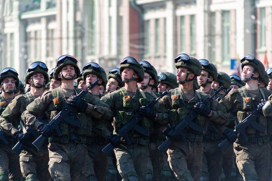 Фото «На пле-чо!»: Парад Победы прошёл в центре Новосибирска 9 мая 10