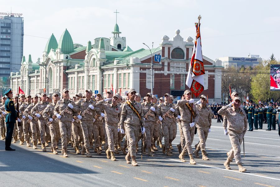 Фото «На пле-чо!»: Парад Победы прошёл в центре Новосибирска 9 мая 21