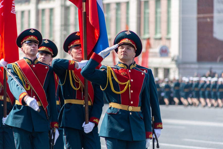 Фото «На пле-чо!»: Парад Победы прошёл в центре Новосибирска 9 мая 22