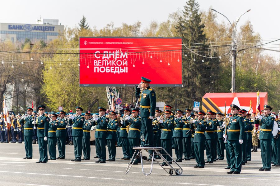 Фото «На пле-чо!»: Парад Победы прошёл в центре Новосибирска 9 мая 25