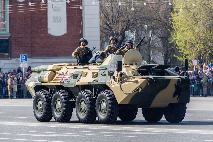 Фото «На пле-чо!»: Парад Победы прошёл в центре Новосибирска 9 мая 28