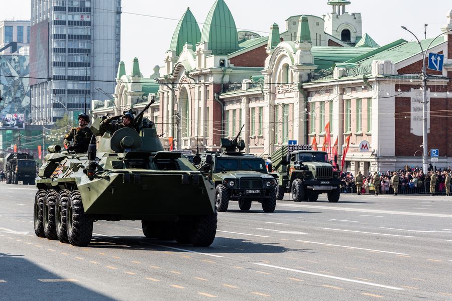 Фото «На пле-чо!»: Парад Победы прошёл в центре Новосибирска 9 мая 34