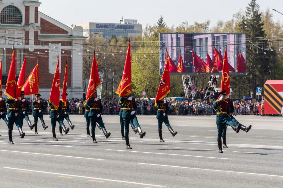 Фото «На пле-чо!»: Парад Победы прошёл в центре Новосибирска 9 мая 45