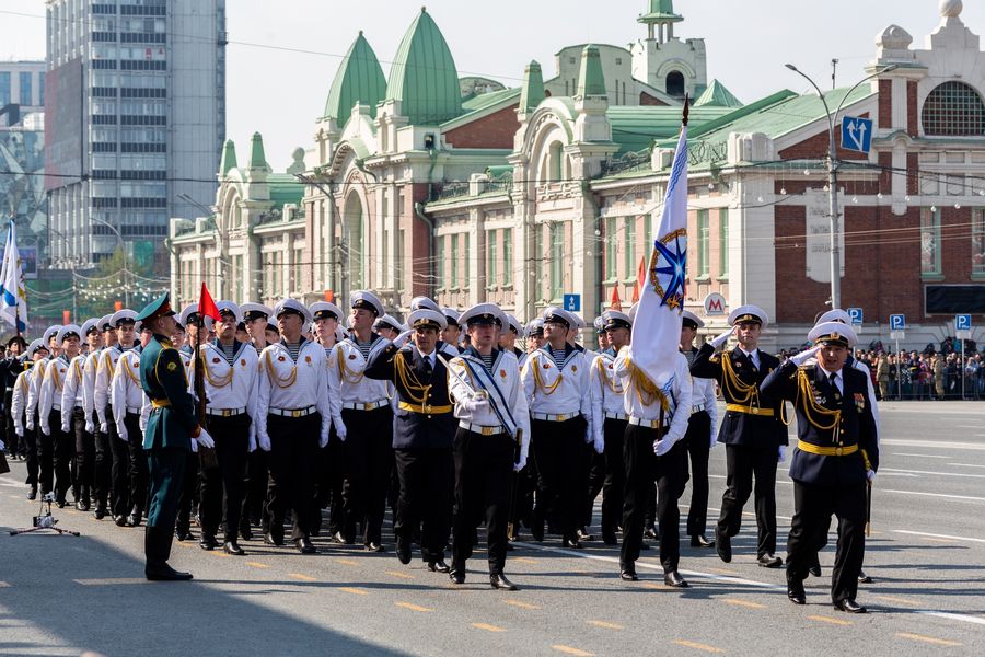 Фото «На пле-чо!»: Парад Победы прошёл в центре Новосибирска 9 мая 76